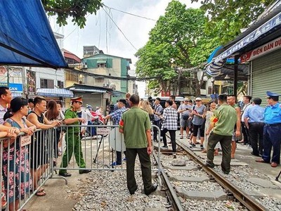 Tháng 10/2019, Hà Nội đã ra quân giải tán các quán cà phê sát đường tàu. Ảnh minh họa