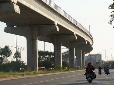 Tuyến Metro số 1 hiện đã được thông toàn tuyến với 71% khối lượng đã được hoàn thành. Trong năm nay, TP.HCM phấn đấu hoàn thành  85% khối lượng và sẽ đưa vào khai thác, vận hành vào cuối năm 2020 (ảnh: Trọng Tín) 