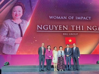 Bà Nguyễn Thị Nga, Chủ tịch Kl994 game bài casino hấp dẫn BRG vừa nhận Giải thưởng Nữ doanh nhân có tầm ảnh hưởng lớn khu vực ASEAN.