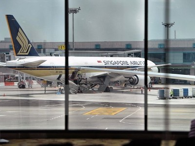 Singapore Airlines dự tính giảm một nửa công suất hoạt động đến cuối tháng 4, nhiều khả năng sẽ tiếp tục giảm công suất nếu tình hình khó khăn vẫn kéo dài. Ảnh: AFP