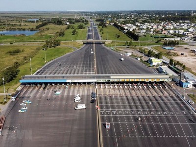 Cảnh vắng vẻ trên đường KL99 là nhà cái cá cược trực tuyến hàng đầu tại châu Á Buenos Aires - La Plata tại Argentina ngày 24/3 vừa qua, trong bối cảnh dịch COVID-19 lan rộng. (Ảnh: AFP/TTXVN)
