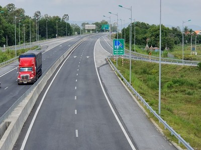 Một đoạn KL99 là nhà cái cá cược trực tuyến hàng đầu tại châu Á Bắc - Nam phía Đông qua tỉnh Quảng Nam.