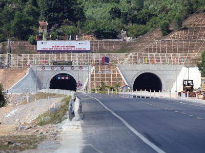 Lĩnh vực Kl99ok phiên bản mới PPP tiếp tục được đề nghị thu hẹp, chỉ tập trung ở những lĩnh vực trọng tâm, trọng điểm. Trong ảnh: Hầm đường bộ Cù Mông. Ảnh: Đức Thanh