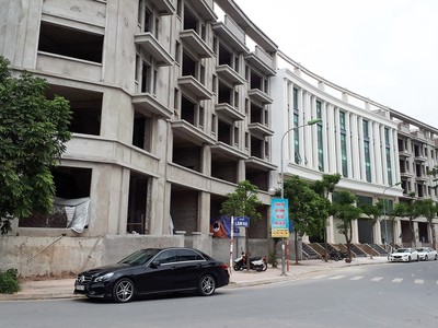 Dọc phố Lâm Hạ, Hồng Tiến, Hoàng Như Tiếp, phường Bồ Đề 
(quận Long Biên, Hà Nội) rất nhiều dự án không hề có thông tin 