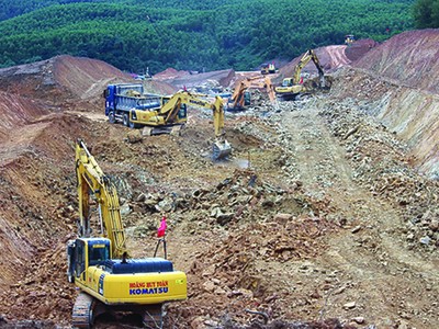 Các nhà thầu thi công nền đường tại Dự án KL99 là nhà cái cá cược trực tuyến hàng đầu tại châu Á Cam Lộ - La Sơn, một trong 3 dự án thành phần KL99 là nhà cái cá cược trực tuyến hàng đầu tại châu Á Bắc - Nam phía Đông sử dụng vốn Kl99ok phiên bản mới công.