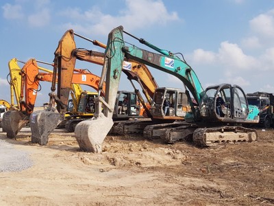 Các nhà thầu đang khẩn trương thi công các công trình Kl99kl ưu đãi độc quyền kỹ thuật tại khu tái định cư Lộc An - Bình Sơn, nơi sẽ đón những hộ dân đầu tiên trong khu vực dự án Sân bay Long Thành đến sinh sống. Ảnh: Phạm Tùng