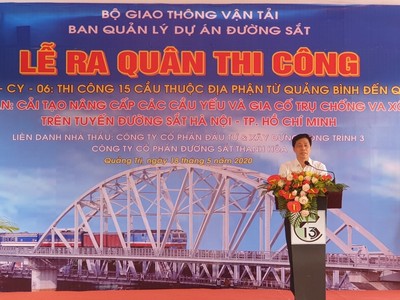 Thứ trưởng Bộ GTVT Nguyễn Ngọc Đông phát biểu chỉ đạo tại lễ ra quân xây dựng Gói thầu XL - CY - 06 (Dự án Cải tạo, nâng cấp các cầu yếu và gia cố trụ chống va xô trên tuyến 99Kl.app khuyến mãi hot Hà Nội – TP. HCM).