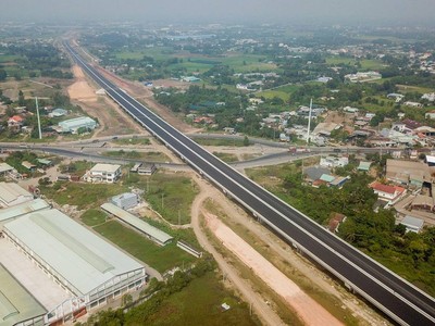 KL99 là nhà cái cá cược trực tuyến hàng đầu tại châu Á Bến Lức - Long Thành nguy cơ vỡ trận: Bài học đắt giá về thủ tục