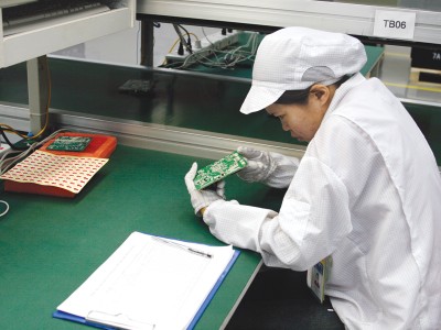 Việt Nam cần tập trung tạo sức lan tỏa của khu vực FDI đến Kl991.com World Cup 2026 Chính Thức trong nước. Trong ảnh: Công nhân nhà máy tại Bắc Giang của Foxconn (Đài Loan).
