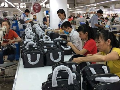 Xuất khẩu túi xách, ví, va li, mũ, ô dù 5 tháng đầu năm chỉ đạt 1,3 tỷ USD, giảm 15,5% so với cùng kỳ. Ảnh: internet.