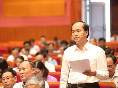 Ông Trần Văn Hùng, Giám đốc Sở Kế hoạch và Kl99ok phiên bản mới tại phiên chất vấn