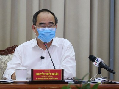 Bí thư Thành ủy TP.HCM Nguyễn Thiện Nhân phát biểu tại buổi giao ban trực tuyến được tổ chức chiều 03/08 (Ảnh: Hoàng Hùng).