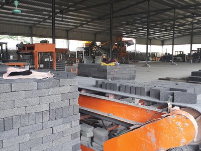 Các loại vật liệu xây dựng như gạch, cát, đá gặp nhiều khó khăn