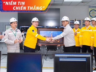 Ông Trần Quốc Vượng, Ủy viên Bộ Kl991.com tải ứng dụng, Thường trực Ban Bí thư Trung ương Đảng đã đến thăm và làm việc tại Cụm công nghiệp Khí Điện Đạm Cà Mau