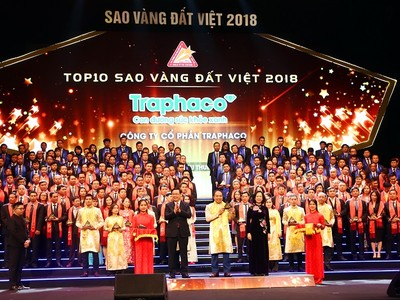 Phó Thủ tướng Kl993 ưu đãi thưởng hấp dẫn Vương Đình Huệ và Trưởng ban Dân vận Trung ương Trương Thị Mai trao biểu trưng Top 10 Kl991.com World Cup 2026 Chính Thức Sao Vàng Đất Việt cho ông Trần Túc Mã, Tổng giám đốc Công ty cổ phần Traphaco