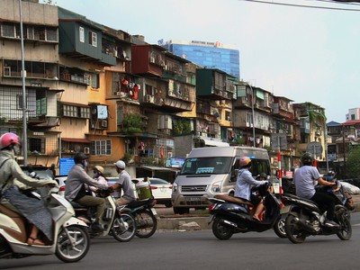 Cải tạo chung cư cũ đang gặp nhiều vướng mắc tại các đô thị lớn như Hà Nội và TP.HCM. Ảnh: Thành Nguyễn.