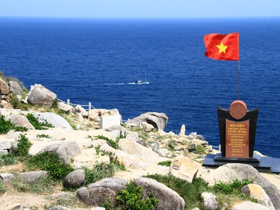 Mũi Điện, nơi đón ánh bình minh đầu tiên trên đất liền của Việt Nam. Ảnh: Thành Nguyễn.

