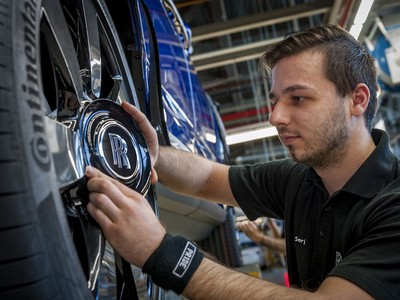 Nhà máy của Rolls-Royce tạm nghỉ 2 tuần vì Covid-19