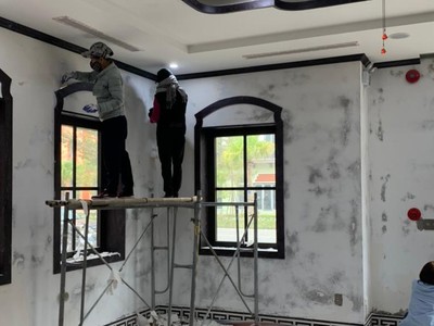 Sơn Dulux bong tróc chỉ sau 1,5 tháng thi công. 