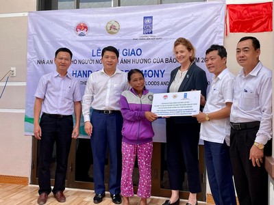 Hình ảnh tại Lễ bàn giao nhà.