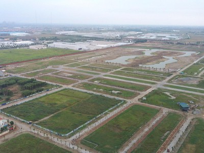 Giá đất nền vẫn tăng bất chấp mức độ quan tâm suy giảm. Ảnh: Dũng Minh.