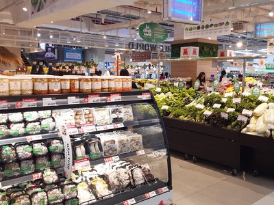 Ngành bán lẻ đang "vượt khó" trong áp lực Kl999.com Đường Link Mới Nhất và cắt giảm chi tiêu. Ảnh: Thành Nguyễn.