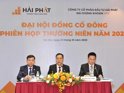Ông Đỗ Quý Hải (giữa) tiếp tục giữ chức Chủ tịch Hội đồng Quản trị HPX. 