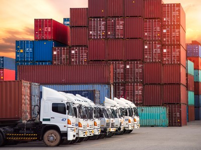 Ngành logistics được cho là sẽ phục hồi mạnh trong năm 2024. Ảnh: Shutterstock.