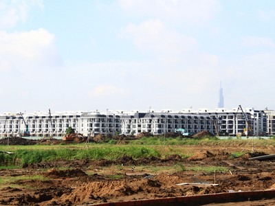 Thị trường nhà liền thổ đang diễn ra xu hướng ly tâm và tích hợp tiện ích vào các đô thị lớn. Ảnh: Bình Minh.