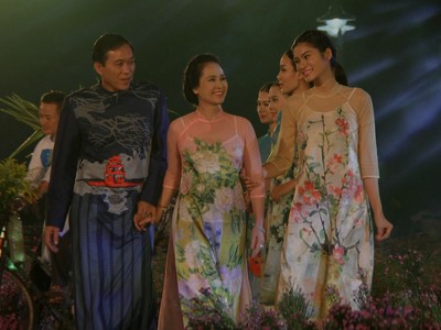 Lễ hội áo dài tại Hoàng Thành Thăng Long. Ảnh: Bình Minh.