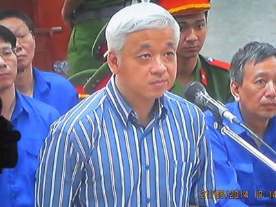 Bầu Kiên biện hộ tại Tòa trong phiên xét xử sáng 21/5 (ảnh chụp qua màn hình)