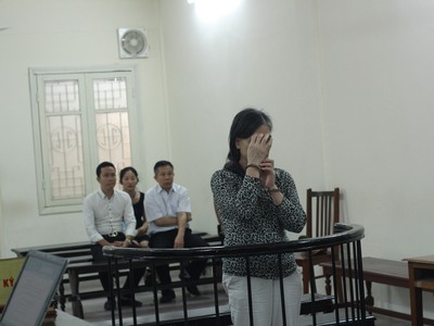 “Nữ quái” dùng sổ đỏ giả, chiếm đoạt tiền tỷ