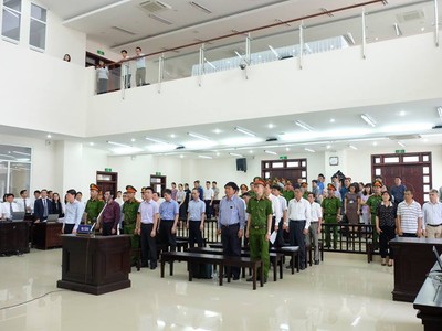 Quảng cảnh phiên tòa