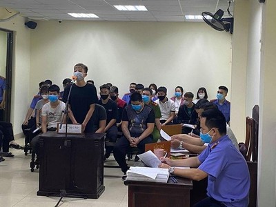 Xét xử nhóm “tổ lái” quanh hồ Hoàn Kiếm giữa đại dịch Covid-19