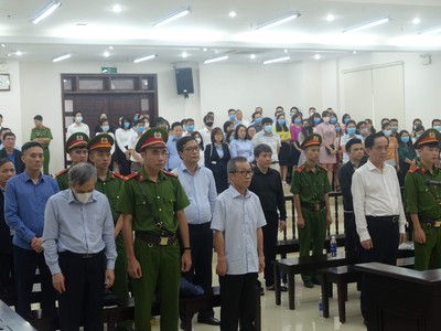 Các bị cáo nghe tuyên án