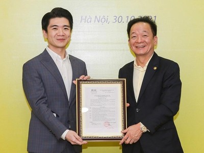 Bầu Hiển và con trai Đỗ Quang Vinh