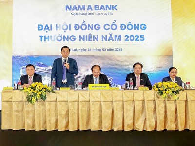 Ông Trần Ngọc Tâm, Phó chủ tịch thường trực HĐQT Nam A Bank phát biểu tại ĐHCĐ sáng ngày 28/3