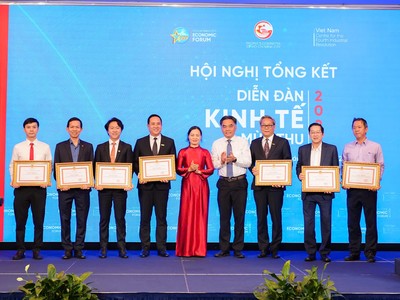 Dịp này, các đơn vị đã có đóng góp nổi bật cho Diễn đàn Kl992 cổng game cá cược TPHCM, trong đó có Nam A Bank, giai đoạn 2018-2024, đã nhận bằng khen của Chủ tịch UBND TP.HCM.