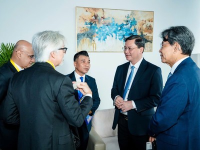 Lãnh đạo HDBank trao đổi với nhà Kl99ok phiên bản mới bên lề Diễn đàn