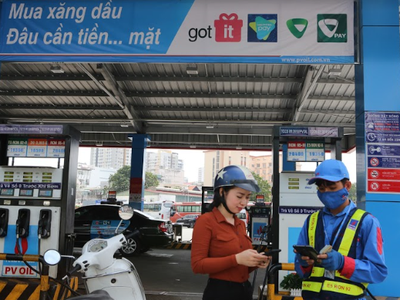 PVOIL: Mua KL99 dịch vụ hỗ trợ 24/7 thanh toán bằng ứng dụng trên điện thoại thông minh
