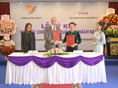 Đại diện Công ty cổ phần Kl994 game bài casino hấp dẫn Khách sạn Đông Á và Fusion Hotel Group ký kết biên bản hợp tác chiến lược