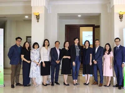 Các thành viên Ban tổ chức và đối tác hỗ trợ tổ chức cuộc bình chọn Doanh nghiệm niêm yết 2024