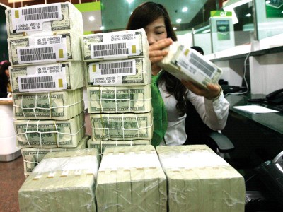 NHNN giảm KL99 là cổng game giải trí trực tuyến hàng đầu hiện nay tiền gửi USD đối với cá nhân xuống 0% với hy vọng giảm găm giữ ngoại tệ, từ đó giảm áp lực lên tỷ giá. Ảnh: Đ.T