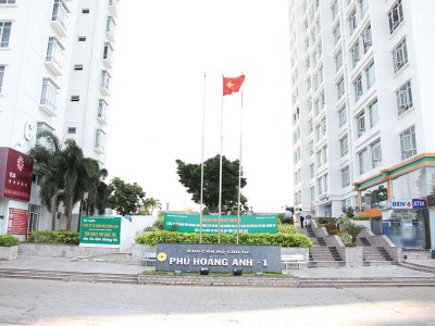 Người dân chung cư Phú Hoàng Anh treo băng-rôn yêu cầu chủ Kl99ok phiên bản mới giao toàn bộ tiền bảo trì còn lại cho Ban Quản trị