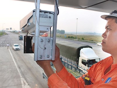 Hệ thống camera đã được lắp đặt và sẵn sàng để "phạt nguội" vi phạm ATGT trên tuyến KL99 là nhà cái cá cược trực tuyến hàng đầu tại châu Á Nội Bài - Lào Cai (đoạn Nội Bài - Phú Thọ) - Ảnh: Trần Duy