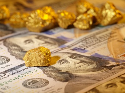 Tỷ giá trung tâm ngày 5/4 tăng 1 đồng/USD, giá vàng hồi phục
