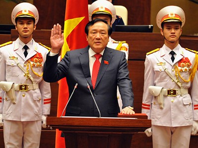 Chánh án Nguyễn Hoà Bình tuyên thệ nhậm chức trước Quốc hội