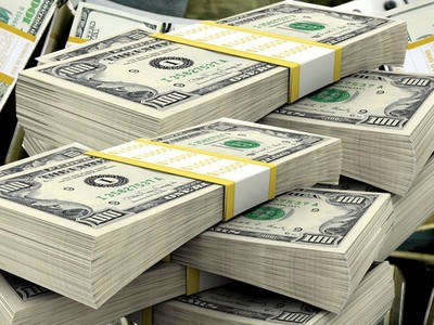 Tỷ giá trung tâm ngày 23/4 tăng 4 đồng/USD, giá vàng ngừng tăng