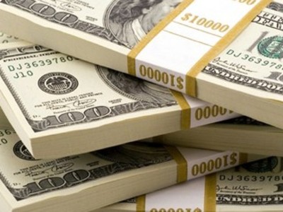 Tỷ giá trung tâm ngày 29/4 giảm mạnh 30 đồng/USD, giá vàng tăng vọt