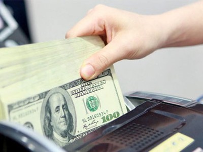 Tỷ giá trung tâm ngày 23/5 giảm 5 đồng/USD, giá vàng tăng nhẹ